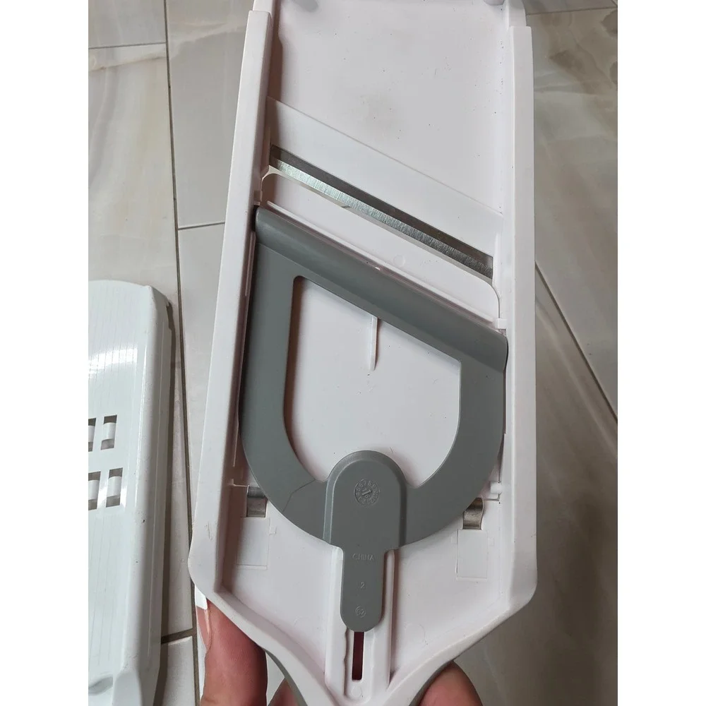 Pampered Chef Adjustable Slicer White Gray‎ Stainless Steel Blade 1169 Guard A2